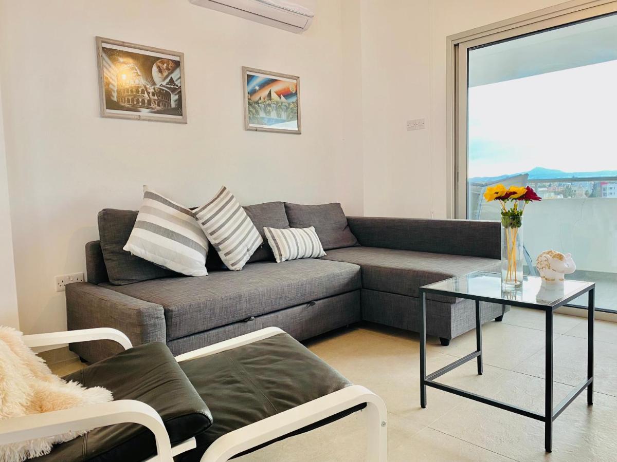Panoramic Seaside Getaway, 2-Br Penthouse Διαμέρισμα Λάρνακα Εξωτερικό φωτογραφία