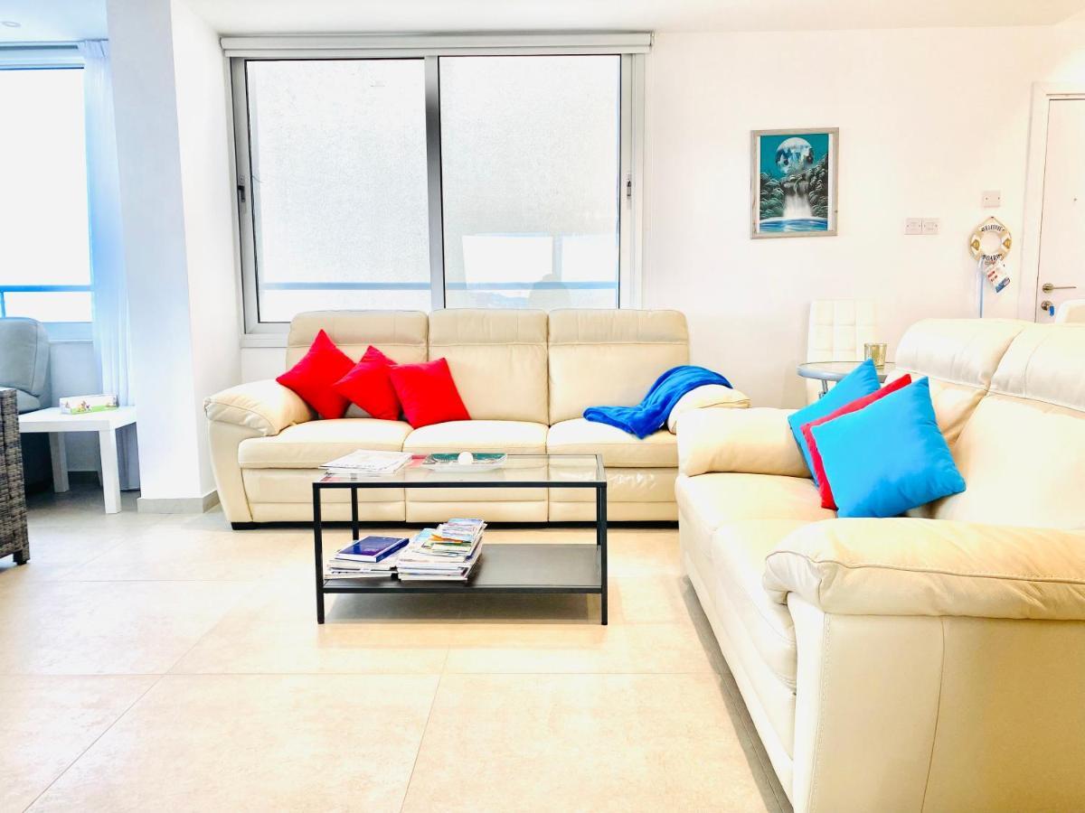 Panoramic Seaside Getaway, 2-Br Penthouse Διαμέρισμα Λάρνακα Εξωτερικό φωτογραφία